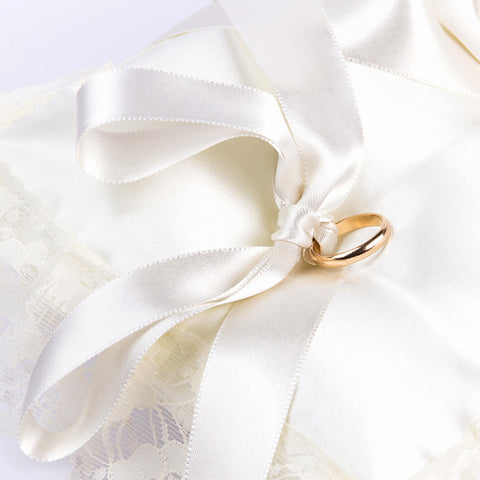 Cuscinetto Portafedi rettangolare in raso con volan in pizzo