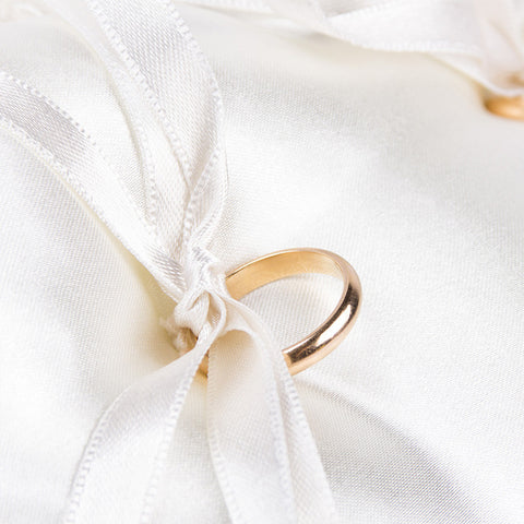 Cuscinetto Portafedi a cuore in raso con volan in pizzo