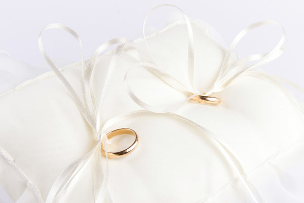 Cuscinetto Portafedi in organza con volan