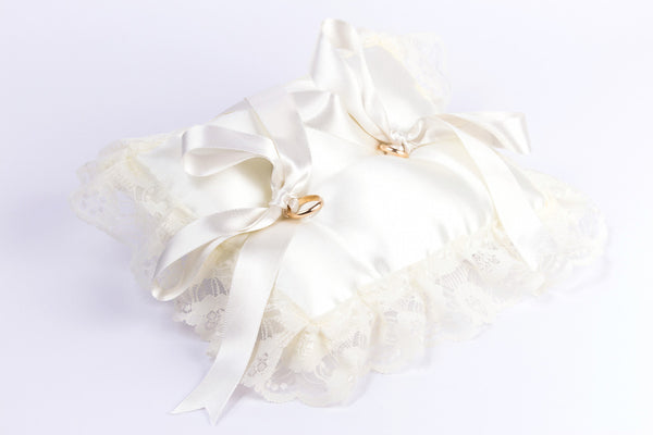 Cuscinetto Portafedi rettangolare in raso con volan in pizzo