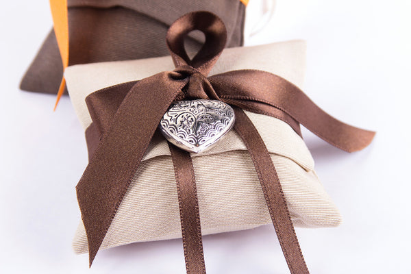 Sacchetto Bomboniera con Fiocco e Ciondolo