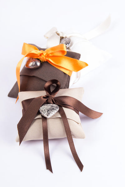 Sacchetto Bomboniera con Fiocco e Ciondolo