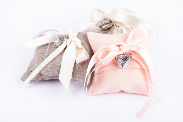 Sacchetto Bomboniera con Fiocco e Ciondolo